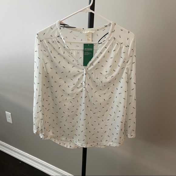 H&M white blouse with leaf pattern - Picture 2 of 2
